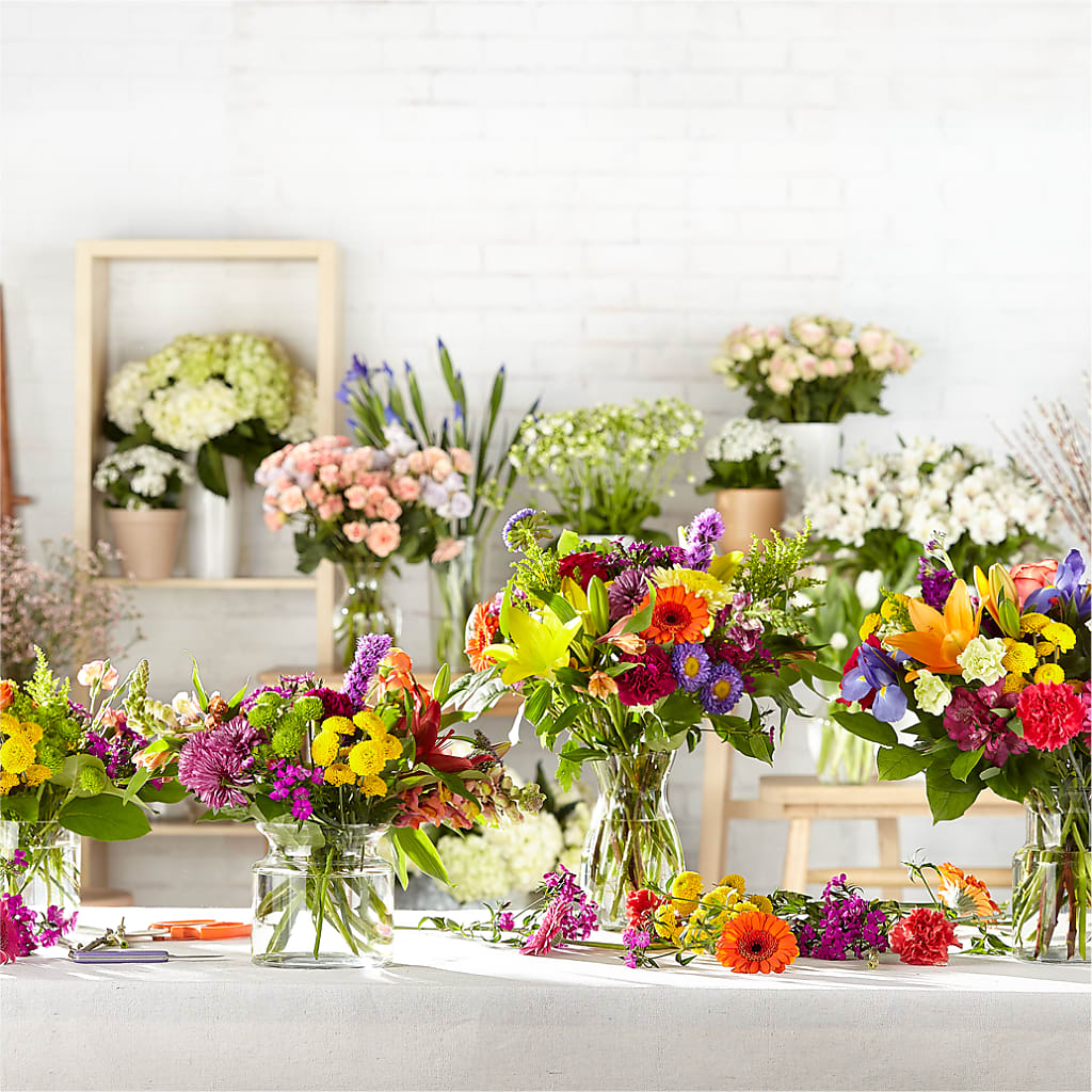 Bold & Bright – A Florist Original – ROSEMARY & PEPPER FLOWER CO, Gaylord MI