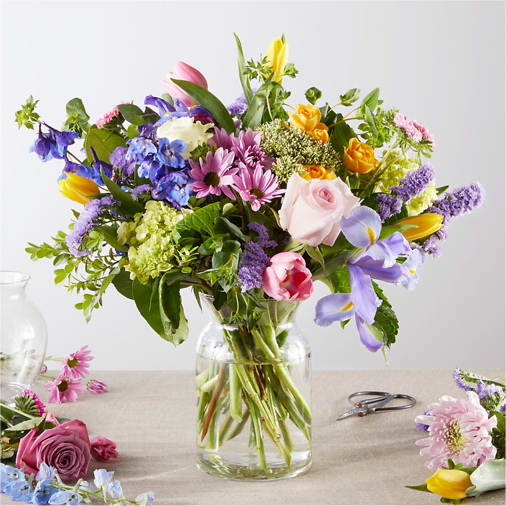 Pastel Tradition - A Florist Original – ROSEMARY & PEPPER FLOWER CO, Gaylord MI