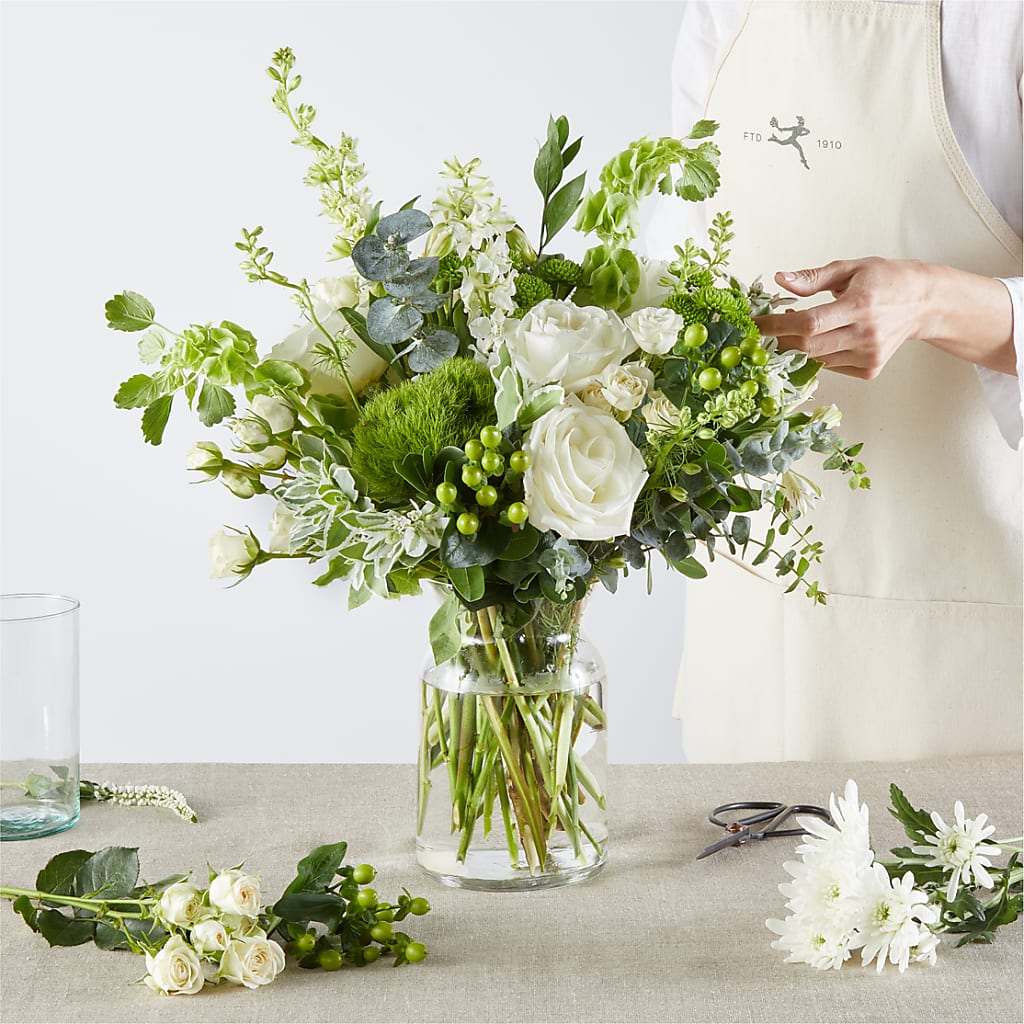 Irish Garden - A Florist Original – ROSEMARY & PEPPER FLOWER CO, Gaylord MI