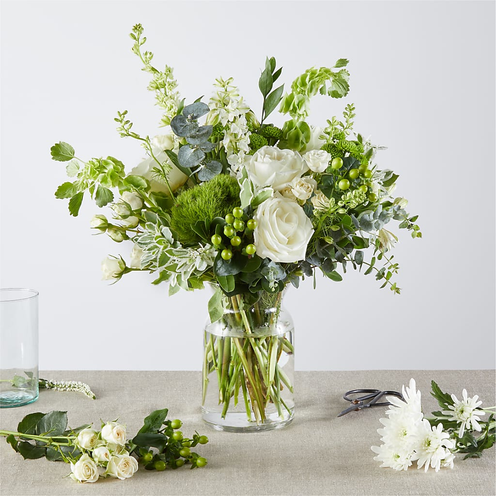 Irish Garden - A Florist Original – ROSEMARY & PEPPER FLOWER CO, Gaylord MI