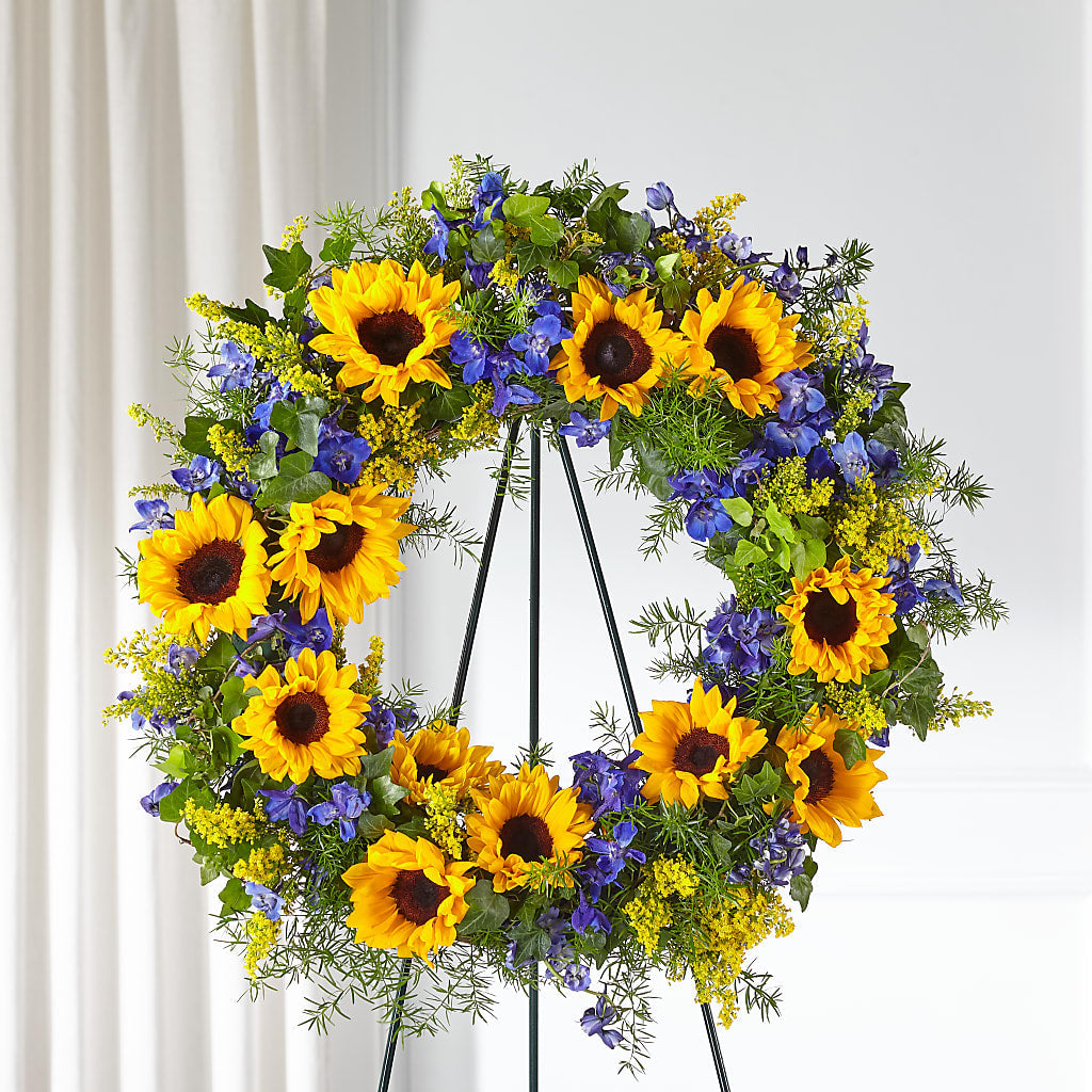 Bright Rays Wreath – ROSEMARY & PEPPER FLOWER CO, Gaylord MI