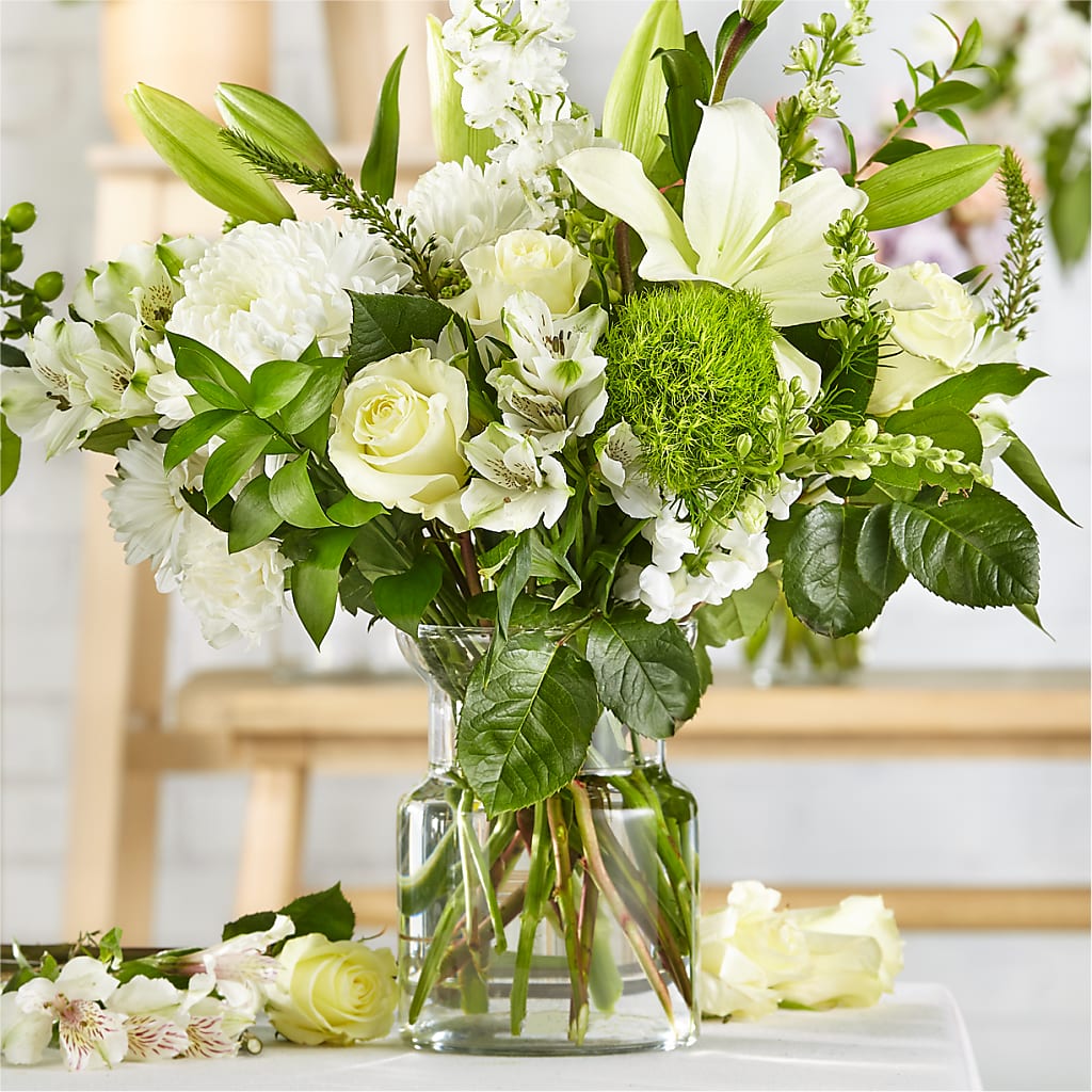 Classic Ivory – A Florist Original – ROSEMARY & PEPPER FLOWER CO, Gaylord MI