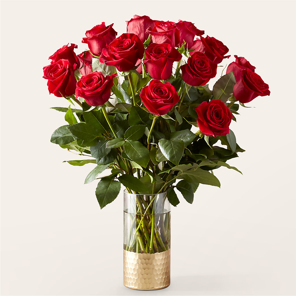 Classic Love Red Rose Bouquet – ROSEMARY & PEPPER FLOWER CO, Gaylord MI