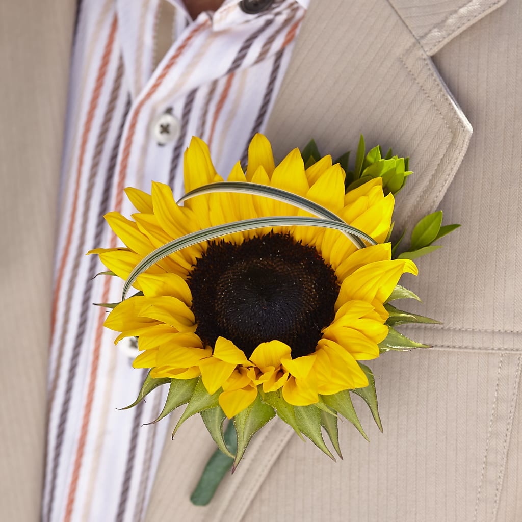 Free Spirit Boutonniere – ROSEMARY & PEPPER FLOWER CO, Gaylord MI