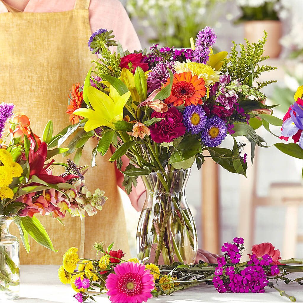 Bold & Bright – A Florist Original – ROSEMARY & PEPPER FLOWER CO, Gaylord MI