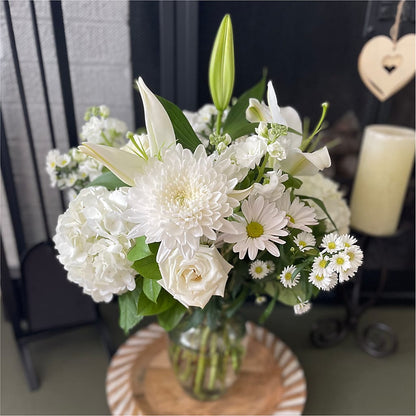 Classic Ivory – A Florist Original – ROSEMARY & PEPPER FLOWER CO, Gaylord MI