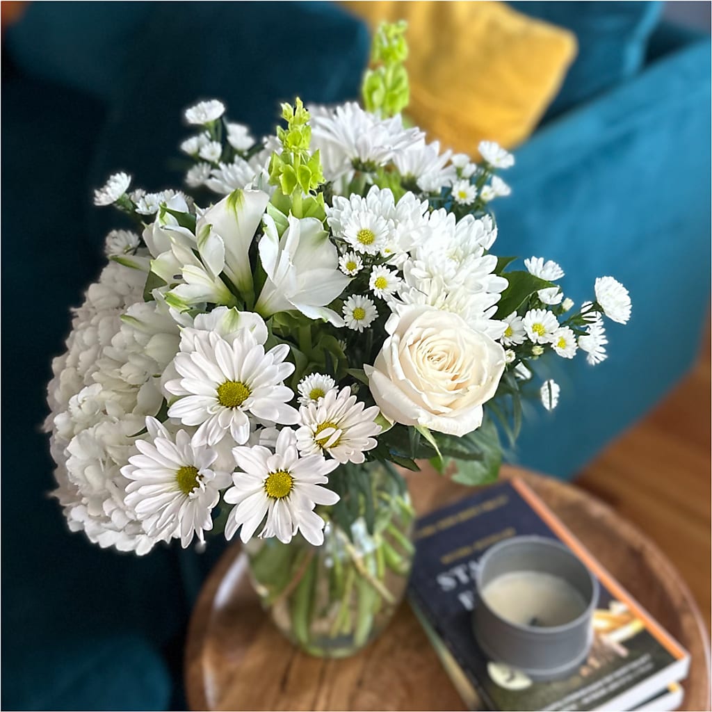 Classic Ivory – A Florist Original – ROSEMARY & PEPPER FLOWER CO, Gaylord MI
