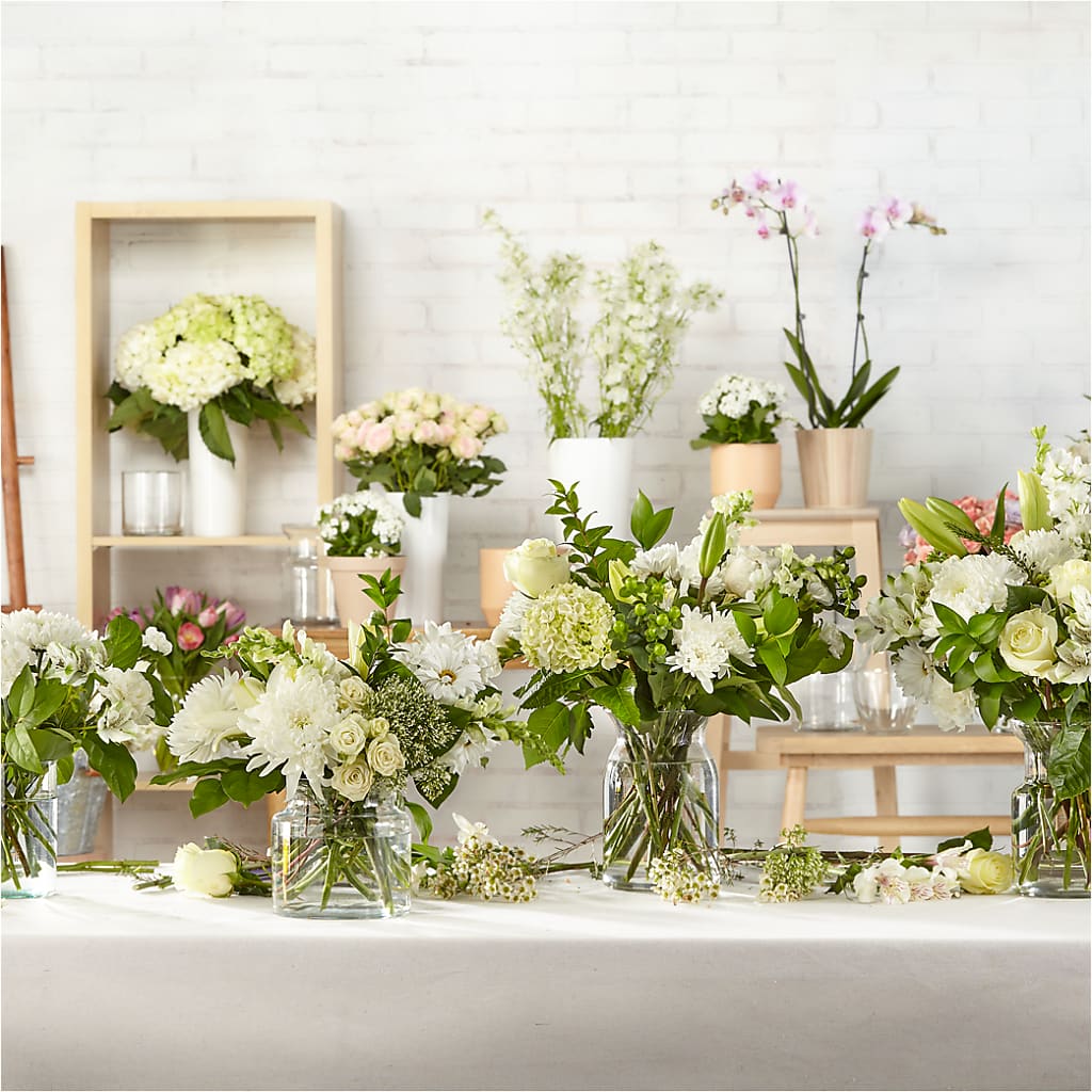 Classic Ivory – A Florist Original – ROSEMARY & PEPPER FLOWER CO, Gaylord MI