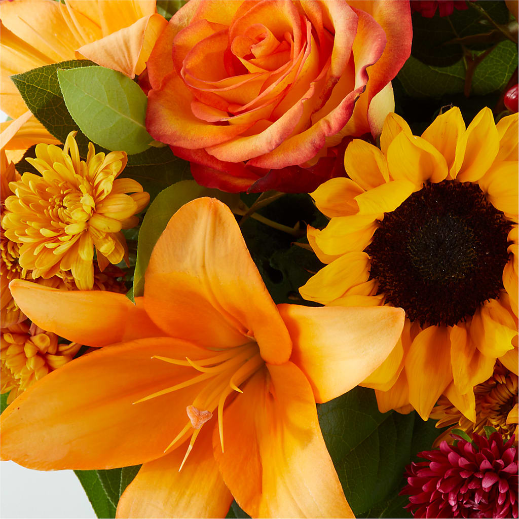 Grateful Centerpiece – ROSEMARY & PEPPER FLOWER CO, Gaylord MI