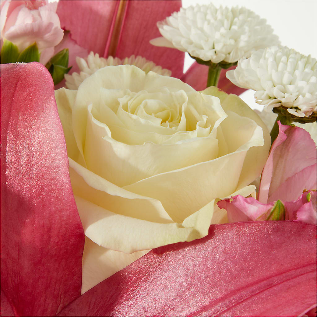 Piece of Cake Bouquet – ROSEMARY & PEPPER FLOWER CO, Gaylord MI