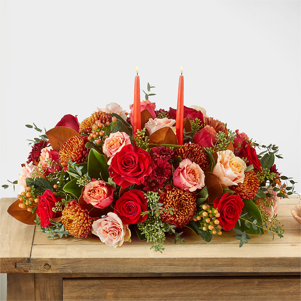 Gather Near Centerpiece – ROSEMARY & PEPPER FLOWER CO, Gaylord MI