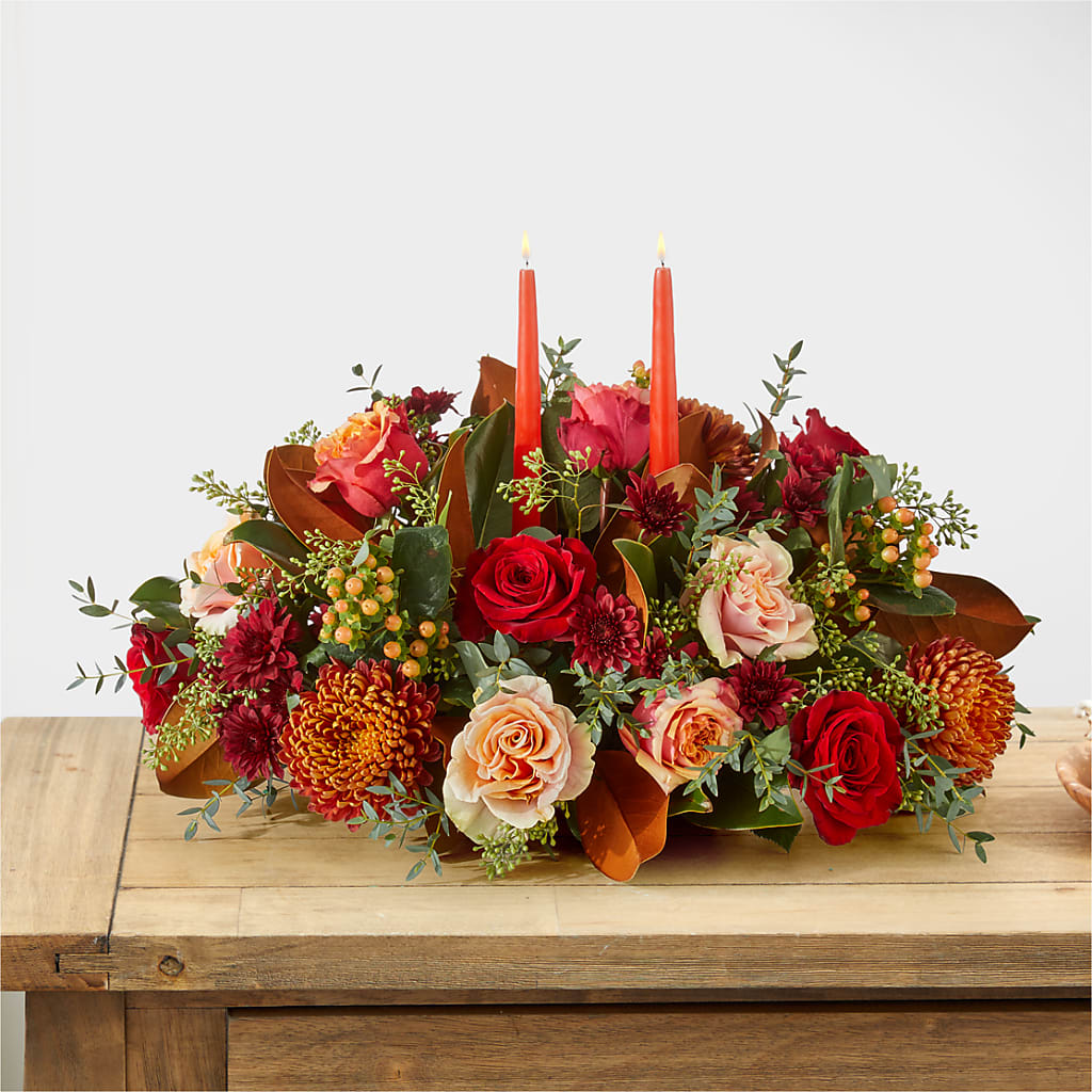 Gather Near Centerpiece – ROSEMARY & PEPPER FLOWER CO, Gaylord MI