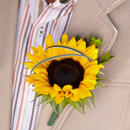 Free Spirit Boutonniere – ROSEMARY & PEPPER FLOWER CO, Gaylord MI